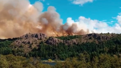 Incendios en Esquel: solo algunos senderos del Parque Nacional Los Alerces están inhabilitados, ya que varios guardaparques continúan afectados al operativo.