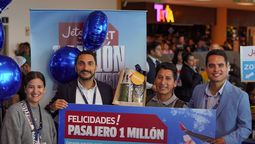 JetSmart premió al pasajero con el que alcanzó el millón de vuelos en Perú.