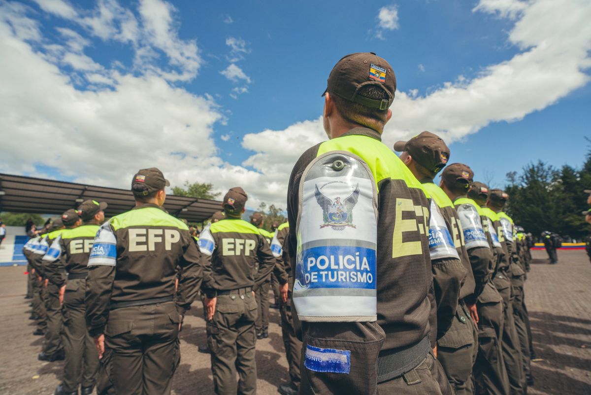 Al rededor de 101 aspirantes a policías completan su formación en turismo en Ecuador - Ladevi Medios y Soluciones Al rededor de 101 aspirantes a policías completan su formación en turismo en Ecuador