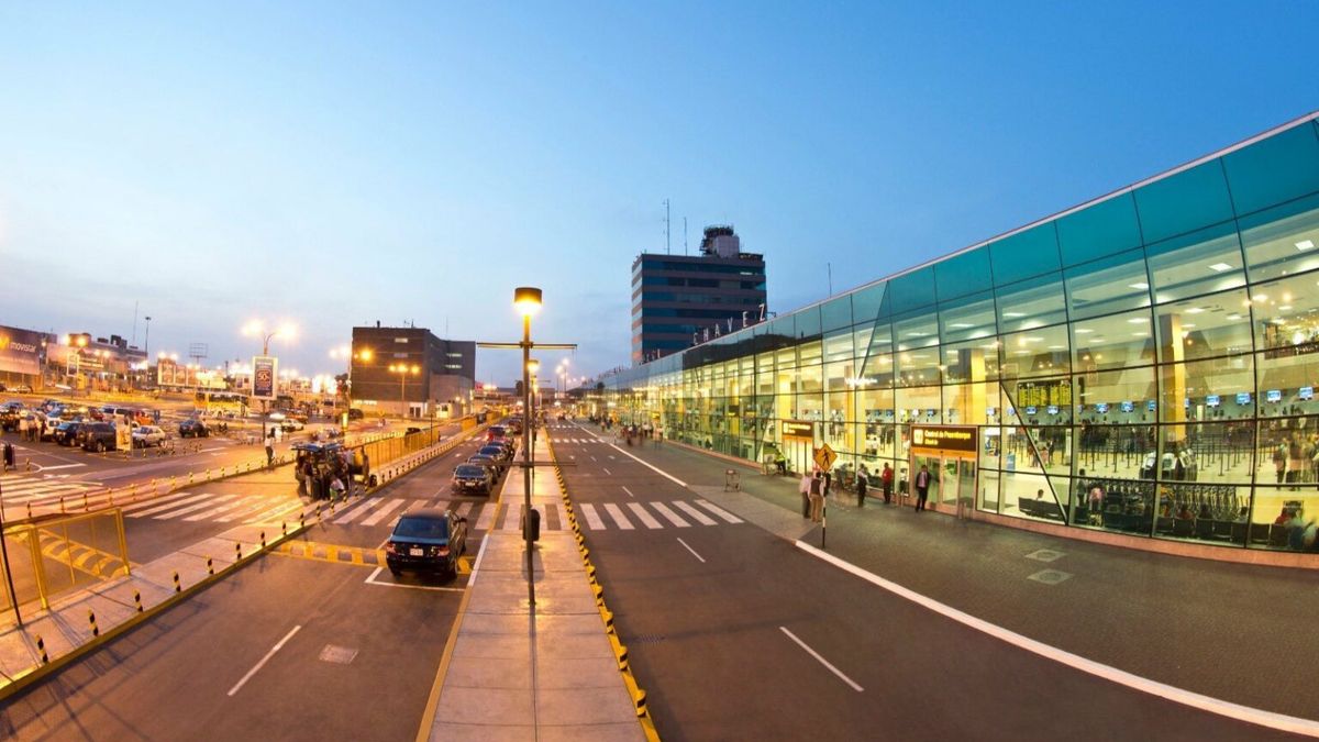 El Aeropuerto Internacional Jorge Chávez sigue esperando: pruebas pendientes retrasan su gran estreno. - Ladevi Medios y Soluciones El Aeropuerto Internacional Jorge Chávez sigue esperando: pruebas pendientes retrasan su gran estreno.
