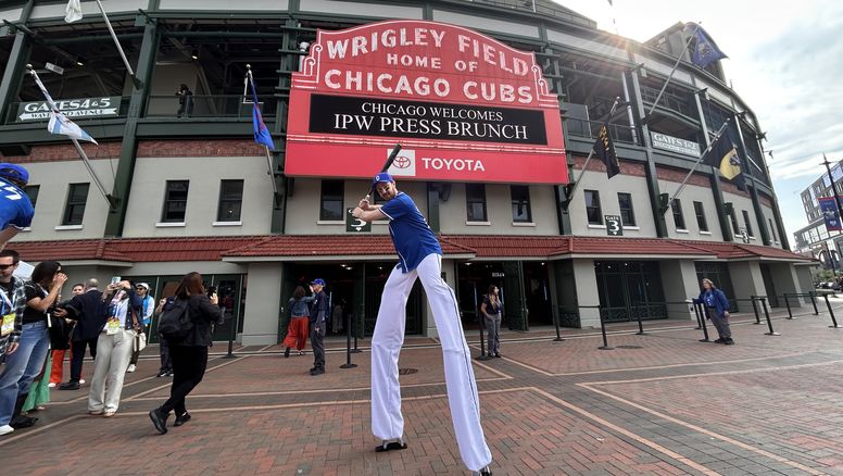 Todos los periodistas invitados a IPW 2025 disfrutaron de una recepción en Wrigley Field.