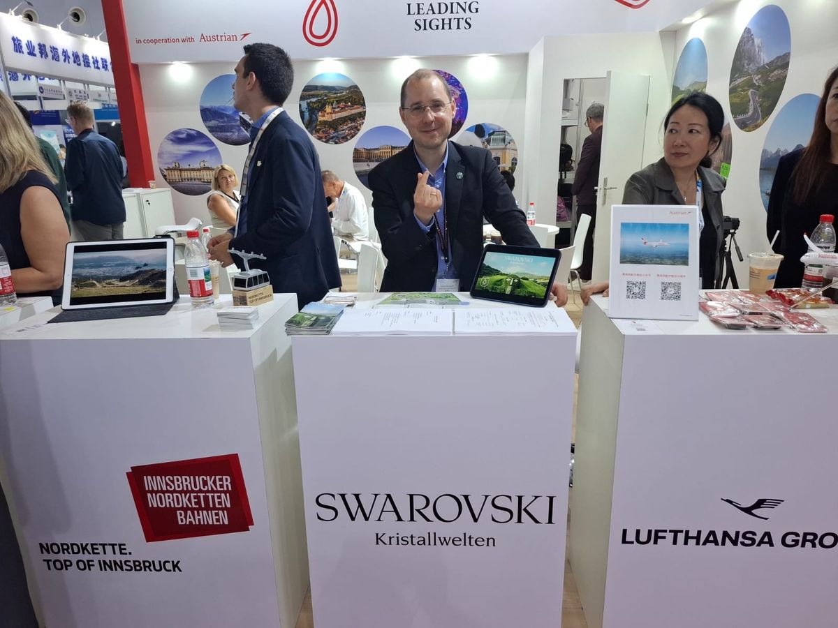 Julian Benedikter, del equipo de Swarovski Crystal Worlds en ITB China 2026.
