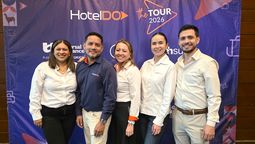 Nayeli Flores, César Sánchez, Adriana Gil, Diana Salas y Esteban Rodriguez, equipo de HotelDO de visita en Lima.