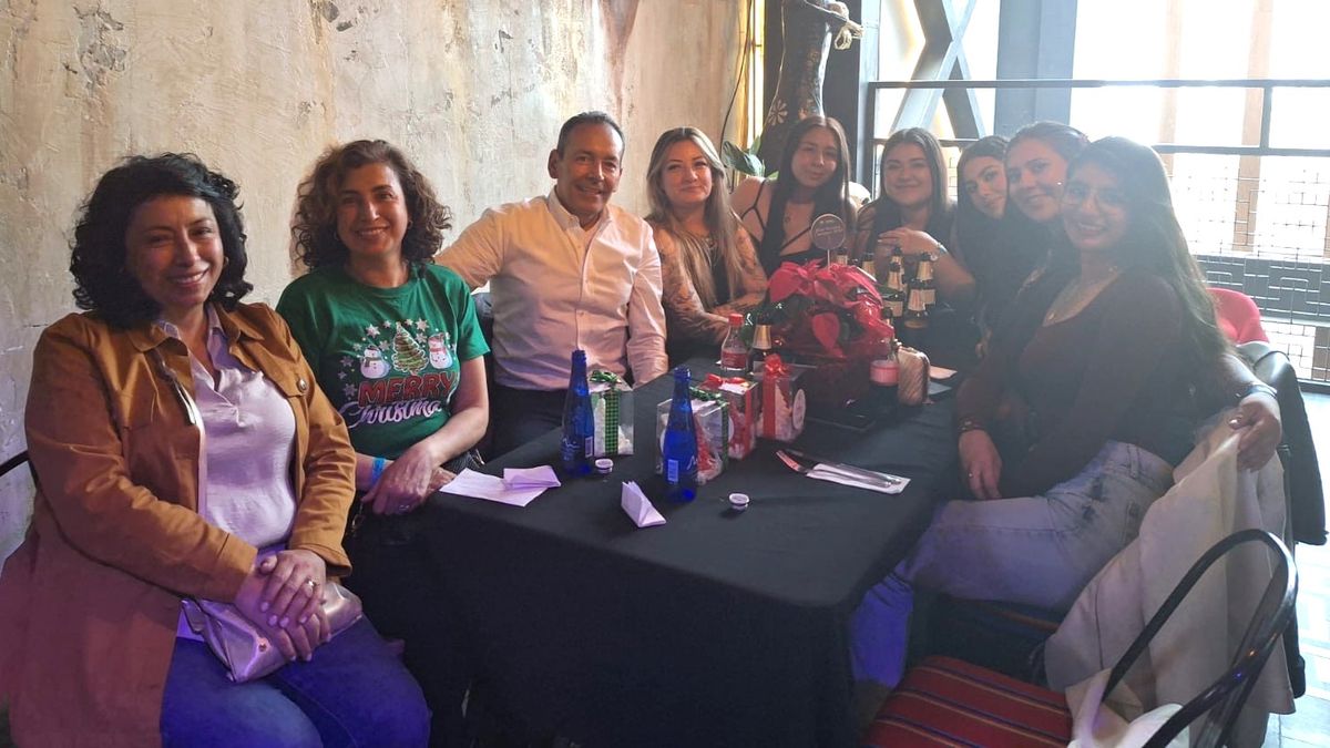 Asistentes a la celebración de fin de año de Global Mercado del Turismo.