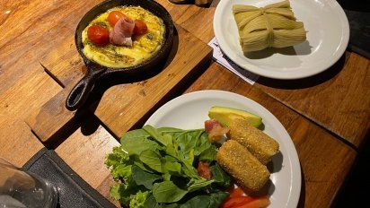 La Peña deleita a sus comensales con los mejores platos regionales, además de una exquisita cocina gourmet de alta montaña.