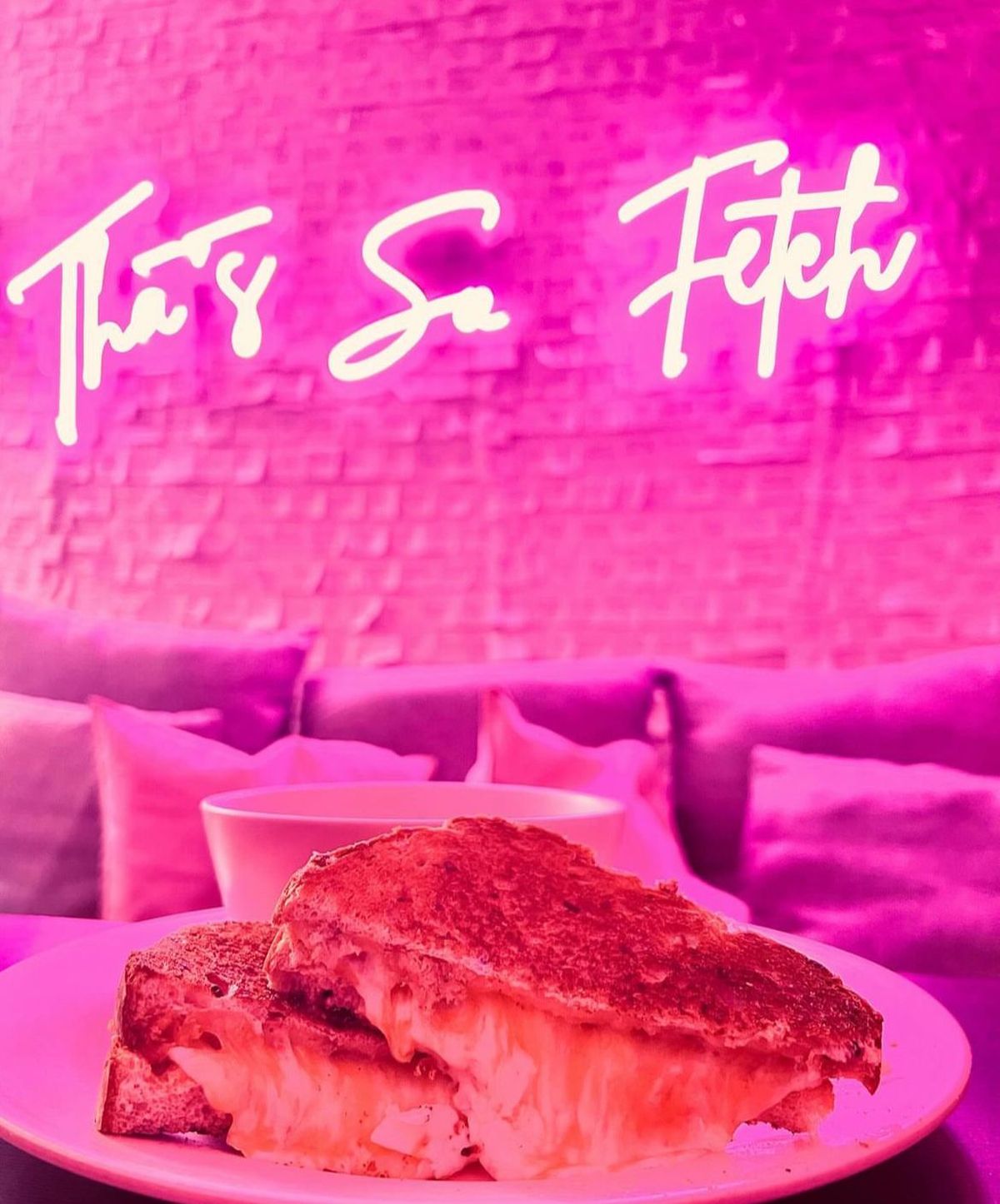 También preparan cócteles como el aperol spritz mimosas granizados de rompope carajillos y pink margaritas.&nbsp;