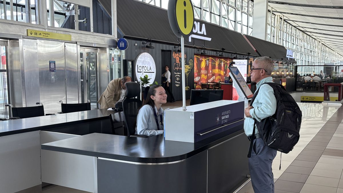 Skytrax reconoció por segundo año consecutivo al personal de servicio del Aeropuerto de Santiago como el mejor dentro de la región.&nbsp;