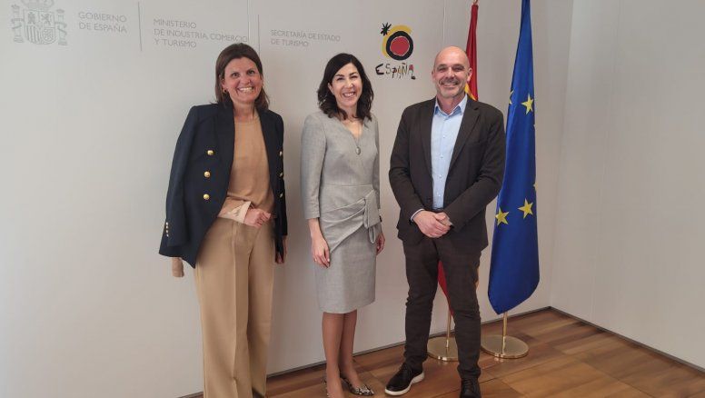 Catiana Tur, gerente de Acave; Rosana Morillo y Jordi Martí, presidente de Acave.