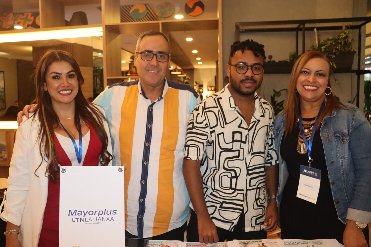 Equipo de Mayorplus en el Ladevi Workshop Medellín.