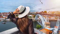 Déjate impresionar por Oporto en tus vacaciones por Portugal.