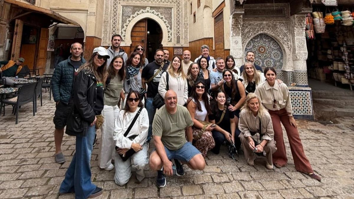 El grupo de agentes de viajes en una parada fotográfica en Fez.