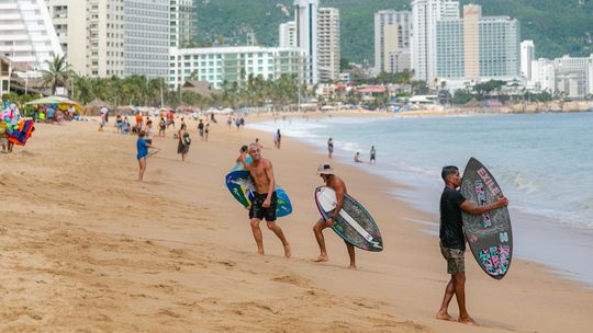 La ciudad de Acapulco se mantiene sin afectaciones después del paso del huracán “Erick”. 