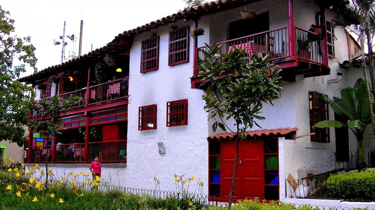 En el Pueblito Paisa podrás visitar réplicas de las casas típicas antioqueñas del siglo XIX. En el Pueblito Paisa podrás visitar réplicas de las casas típicas antioqueñas del siglo XIX.