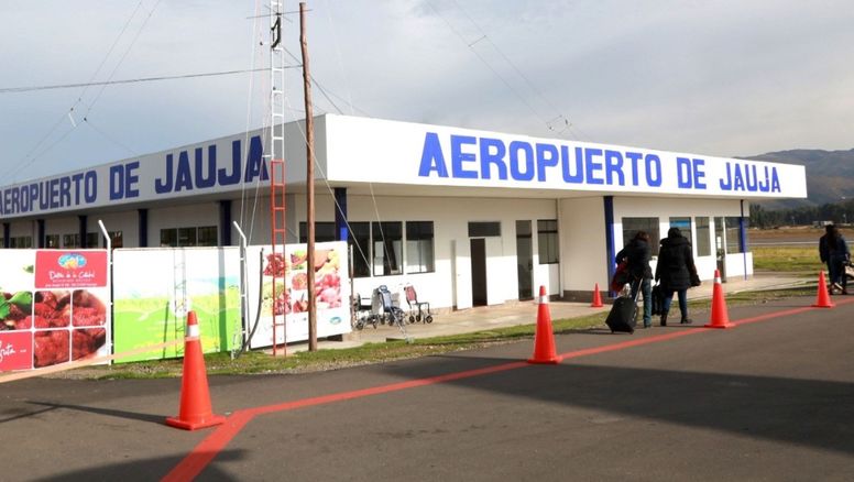 Latam hace un llamado a Corpac y al MTC para reparar la pista de Jauja y poder reanudar los vuelos, garantizando la conectividad aérea en la región.