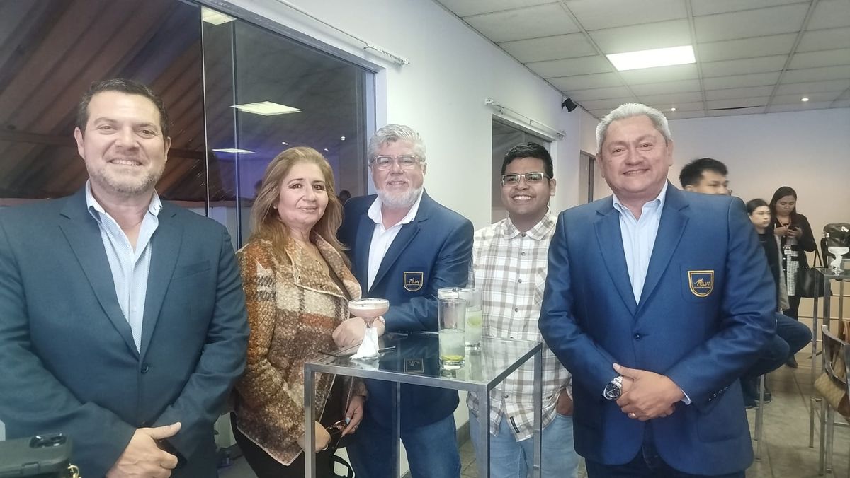 Equipo de Euroamerican Assistance junto a las agencias de viajes.