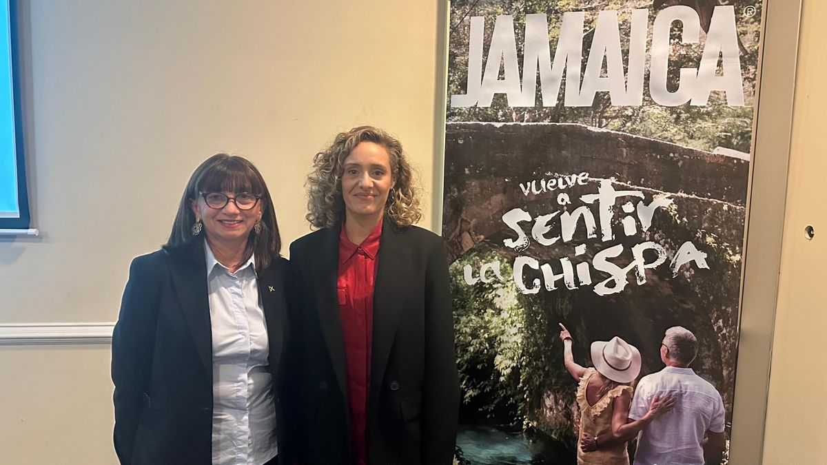 Claudia Soto, gerente de ventas de la Oficina de Turismo de Jamaica; junto a Carolina Muffolini, responsable de la oficina de Juan Toselli International Tours en Buenos Aires.