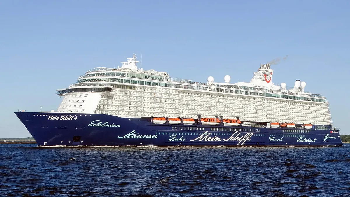 Mein Schiff 4, de TUI, uno de los cruceros atrapados en Medio Oriente por la guerra. Mein Schiff 4, de TUI, uno de los cruceros atrapados en Medio Oriente por la guerra.