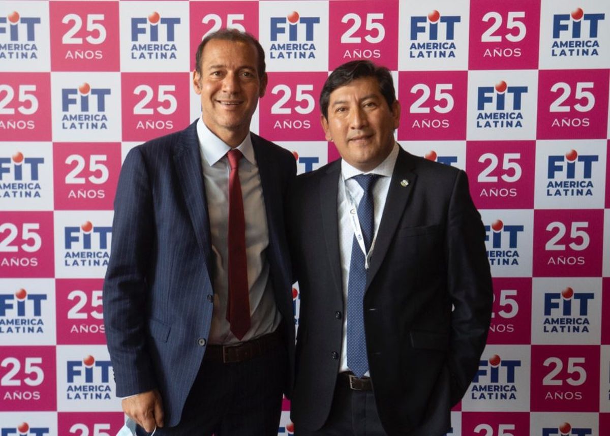 El gobernador de Neuquén Omar Gutiérrez, y el ministro de Turismo, Sandro Badilla durante la Feria Internacional de Turismo de América Latina.&nbsp;