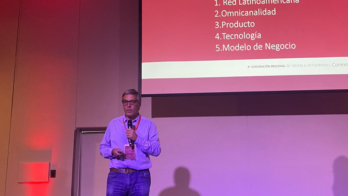 Ignacio Aguilar es el presidente de Travel Services.