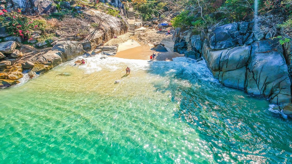 Conoce las playas más bellas en Puerto Vallarta con IA.