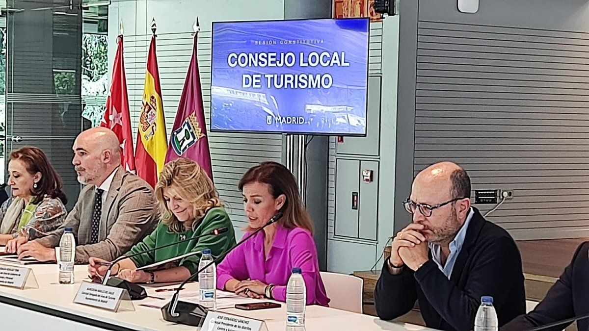 El nuevo organismo se constituyó en una sesión presidida por la concejala delegada de Turismo, Almudena Maíllo.