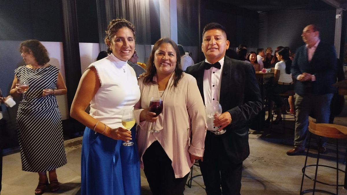 Ingrid Del Busto, directora de Volando Viajes junto a agente de viajes invitados.