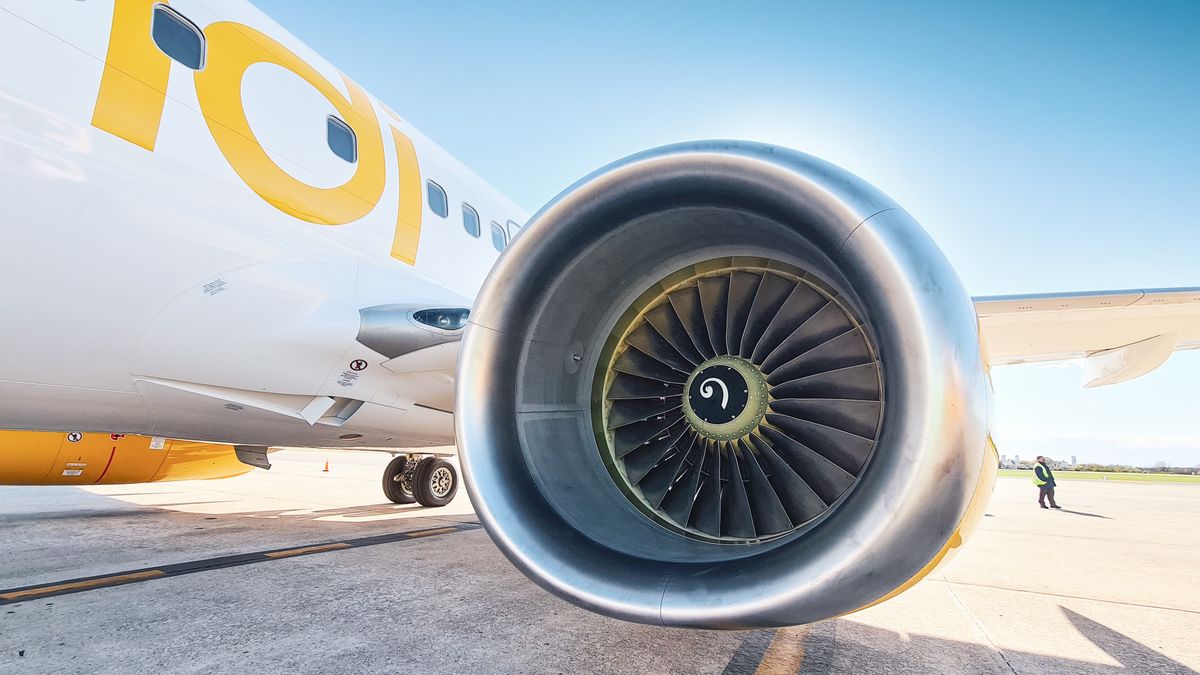 Flybondi demora el pago de salarios de marzo.