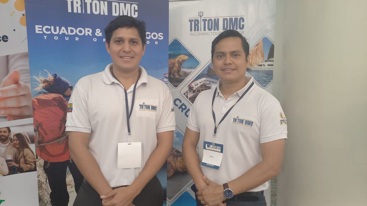 Equipo de Tritón DMC encabezado por Juan Andrés Calderón, gerente comercial (derecha), en Ladevi Workshop en Guayaquil.