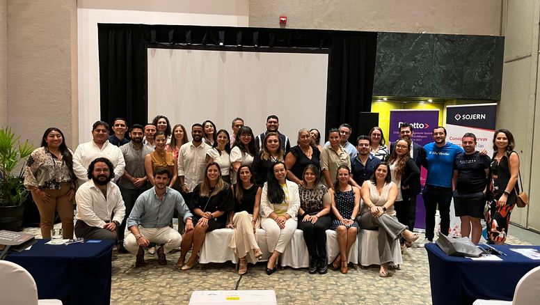 El evento se centró en proporcionar a los asistentes insights, tendencias y recomendaciones en materia de distribución, tecnología y venta directa hoteleras.