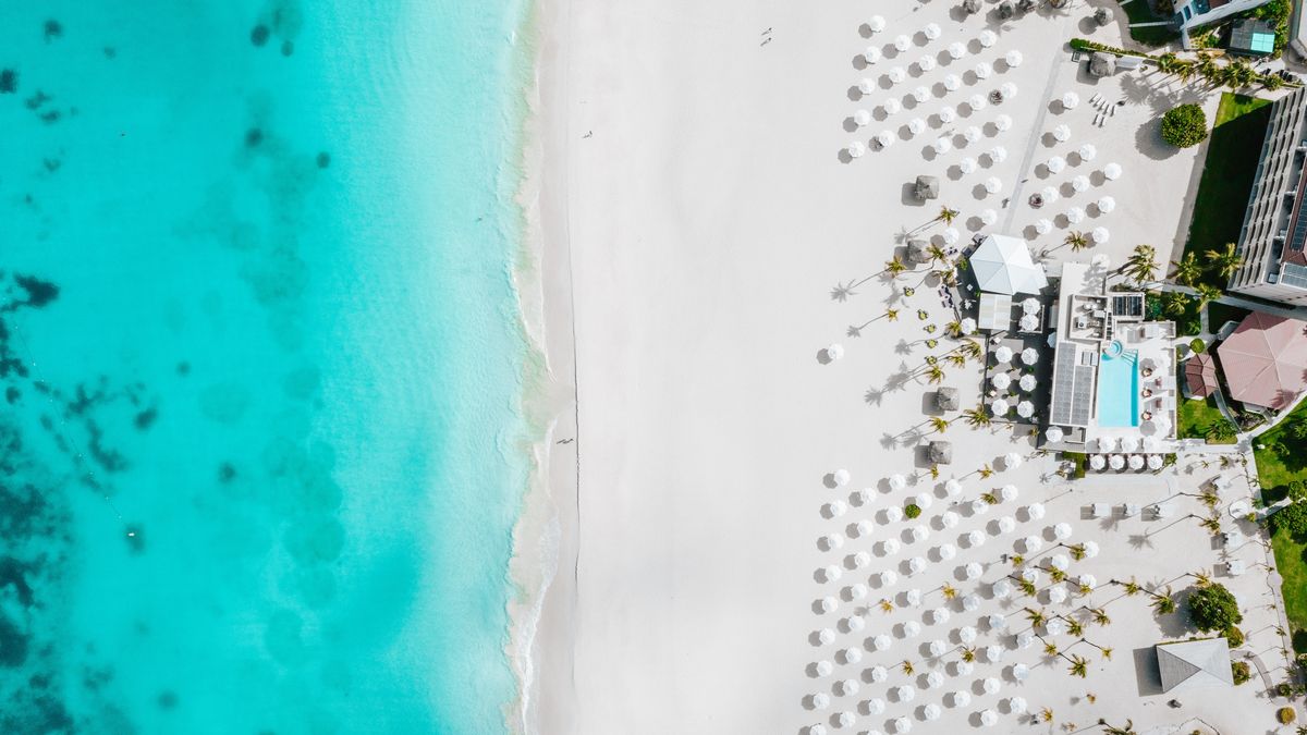 Aruba: Bucuti & Tara Beach Resort es ideal para el alojamiento de parejas en luna de miel, festejar aniversarios o simplemente compartir unas vacaciones románticas en un ambiente tranquilo y de pleno bienestar.