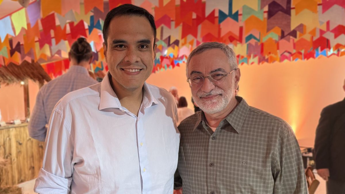 Gustavo Feliciano, ministro de Turismo de Brasil; junto a Julio Glinternick Bitelli, embajador de Brasil en Argentina.