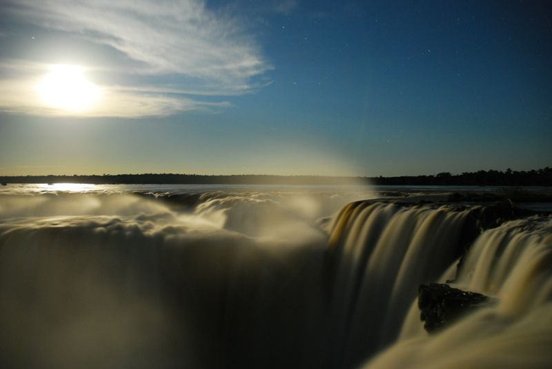 Los paseos de luna llena descubren otra faceta del paisaje. Se organizan con anticipación y realmente vale la pena participar.