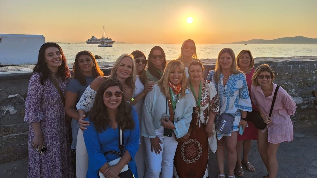 Renaissance Hellas: Virginia Bruno junto a un contingente.