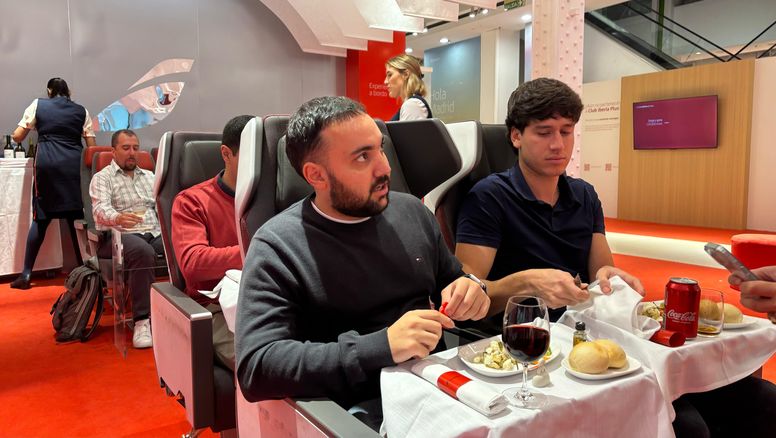 Los periodistas de Ladevi pudieron experimentar los servicios que se ofrecen a bordo de Iberia.