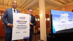 Russell Patrick Benford, vicepresidente de Relaciones Corporativas para las Américas de Royal Caribbean, y Mateo Estrella, ministro de Turismo. 