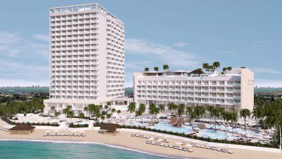 Fachada del Breathless Cancun Soul de AMR Collection.