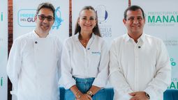 Santiago Granda, director de Escuela de los Chefs; Marcela Aguiñaga, prefecta de Guayas; y Leonardo Orlando, prefecto de Manabí, durante anuncio de participación en Madrid Fusión.