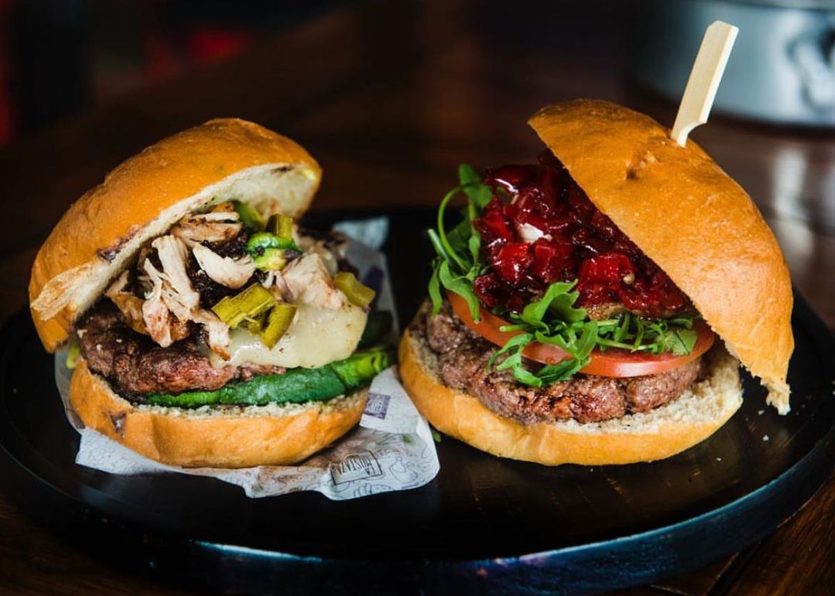 La gastronomía en Val Quirico es un deleite para los sentidos fusionando sabores locales e internacionales en un ambiente encantador y acogedor.