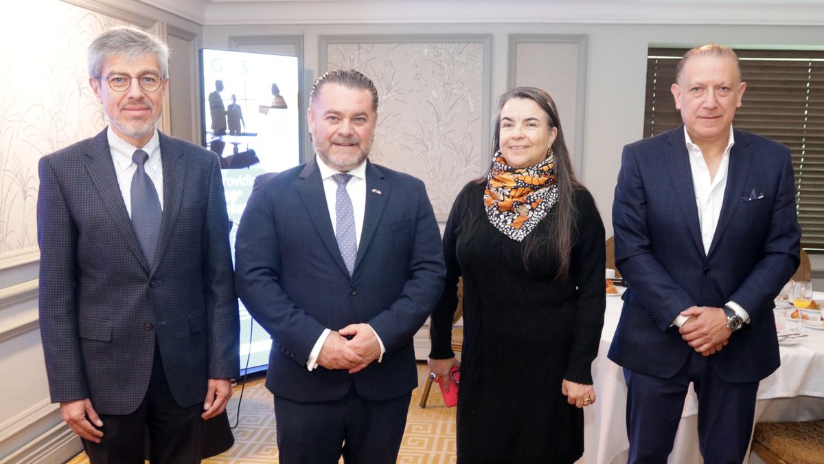 Alfonso Lara, Fernando Olivera, Mary Delia Díaz y Alex Pace. 