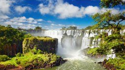 Vistas desde el circuito inferior de las Cataratas del Iguazú.