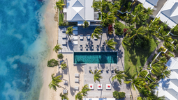 Le Sereno St Barth tiene como plato fuerte esta temporada su seductor club de playa llamado Plage y creado por la reconocida diseñadora española Patricia Urquiola.