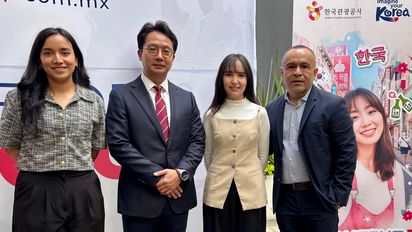 Representantes de la Oficina de Turismo de Corea junto a Miguel Galicia, director general de Operadora Travel Shop.
