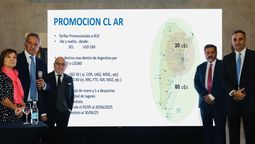 La Gerente de Ventas de Aerolíneas Argentinas en Chile, Juana Delgado junto a el Secretario de Turismo, Ambiente y Deporte de Argentina, Daniel Scioli; el Embajador de Argentina en Chile, Jorge Faurie; el Presidente del Ente de turismo y cultura de Mar del Plata, Bernardo Martin; y el presidente de la CAT, Gustavo Hani. 