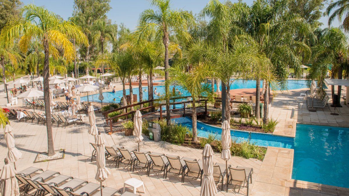 Durante las escapadas a Los Pinos Resort & Spa Termal encontrarássol, diversión, salud y un dedicado personal.&nbsp;