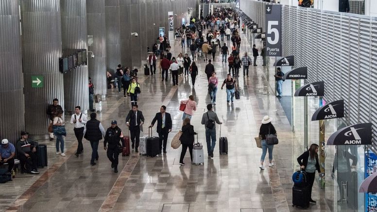 El flujo de turistas que viajaron a México provenientes de Estados Unidos disminuyó durante 2024.