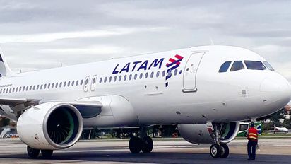 Latam Airlines ofertó $3.000 millones para adjudicarse 10 de las 13 rutas Santiago - Lima que fueron parte de la subasta.