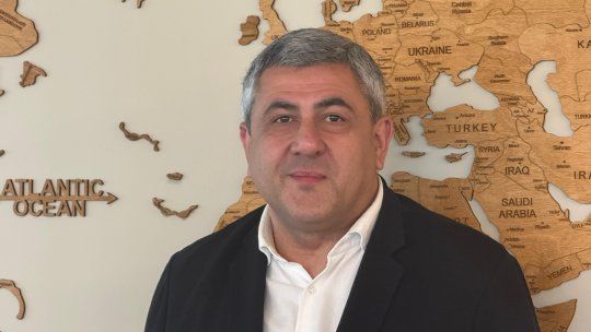 En conversaciones con Ladevi, Zurab Pololikashvili respaldó el rumbo económico del gobierno de Javier Milei. En Argentina, junto a Daniel Scioli, presentará un centro de innovación, pueblos destacados e inversiones.