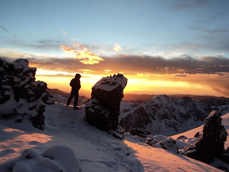 Hacer cumbre: desafío y recompensa de quienes se atreven a conquistar los Andes.