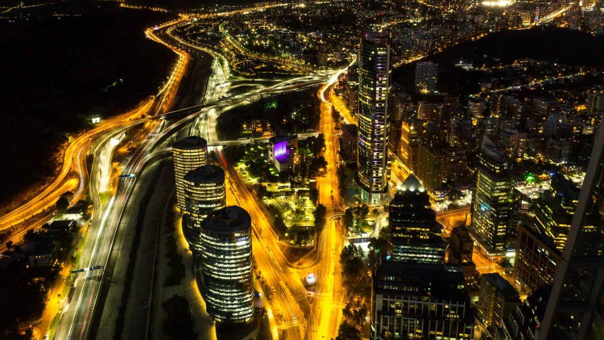 Atrévete a experimentar Santiago de una forma diferente con los tours nocturnos sobre los misterios de la capital