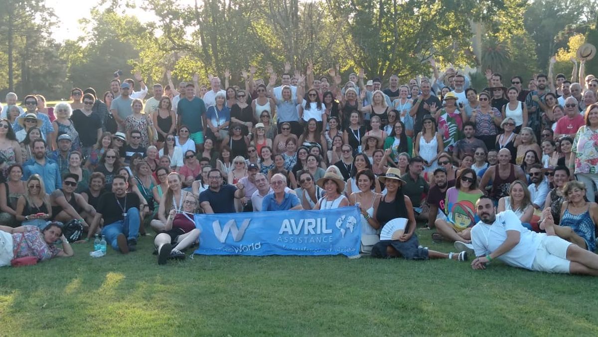 El gran grupo de profesionales reunido en la jornada organizada por Be The World y Avril Asistance.